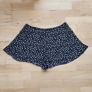 Kimchi Blue High Waisted Black & White Floral Print Shorts, Medium